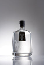 Load image into Gallery viewer, The Holy Spirit Gin - 2022 Gold in Australia - 48 out of 50 Points. Features Saffron & Pink Peppercorns